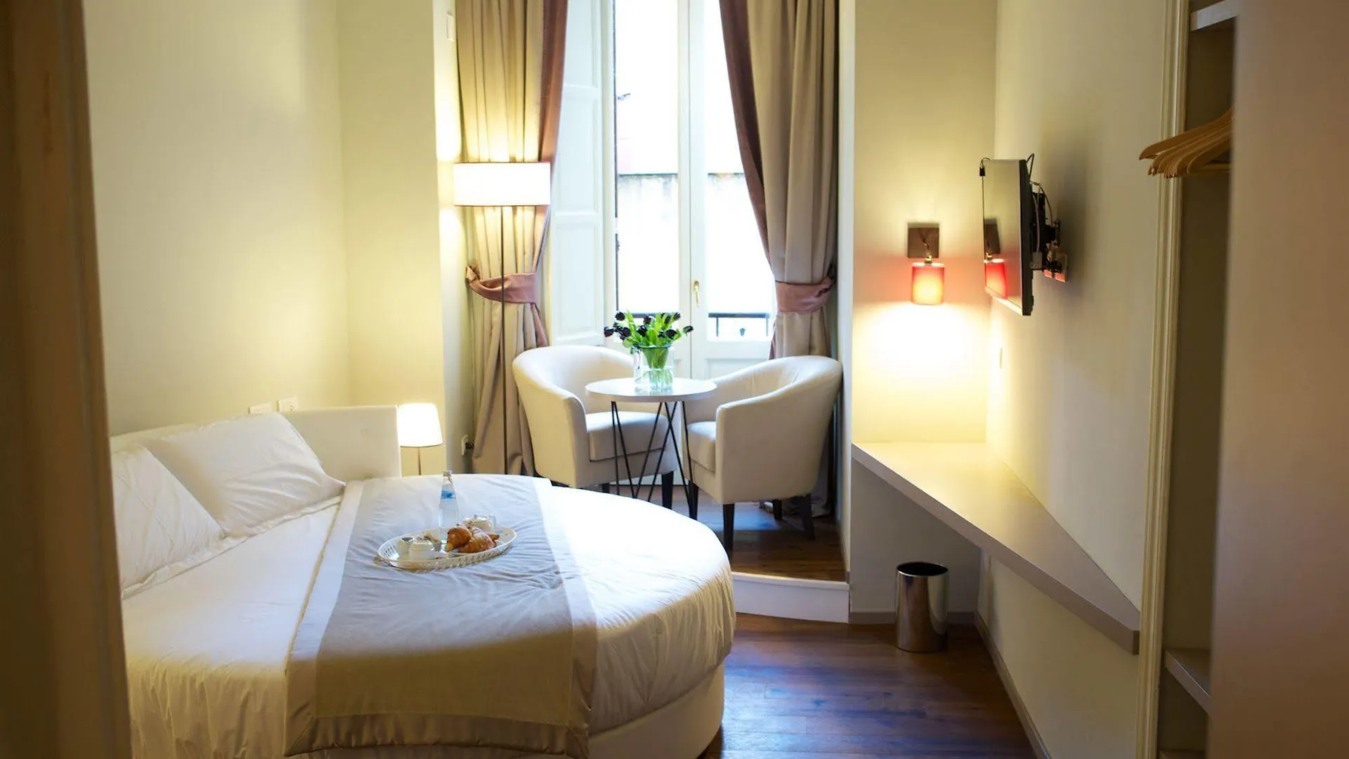 רומא Piazza Farnese Luxury Suites 2*,