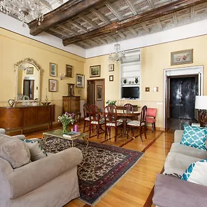 Romac Medici 3-bedroom Holiday Near Spanish Steps Apartment